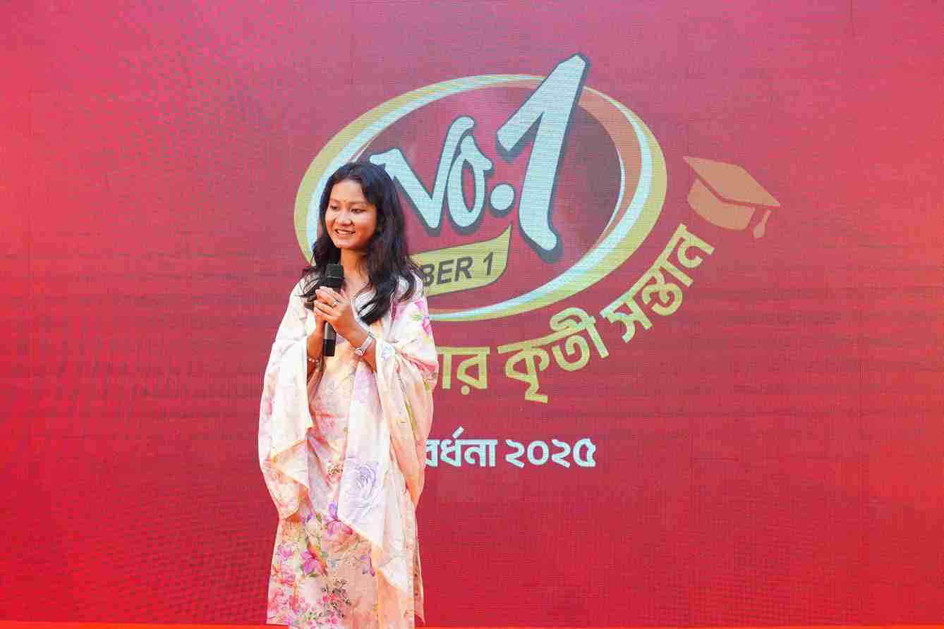 সংবর্ধনা অনুষ্ঠানের মুহূর্ত