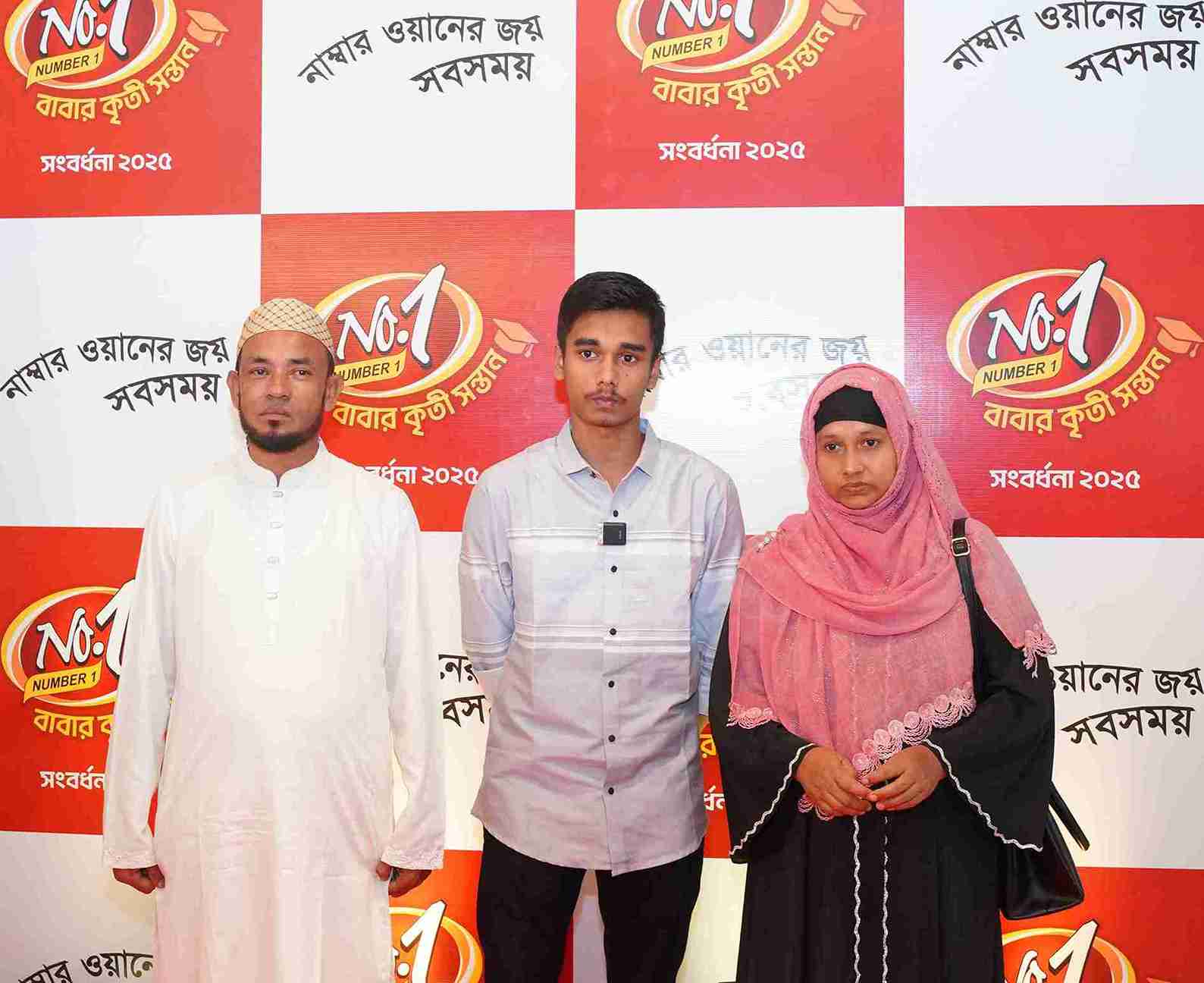 কৃতী শিক্ষার্থীদের সংবর্ধনা